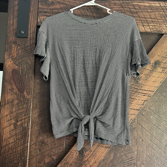 Black and white tee - Picture 1 of 2